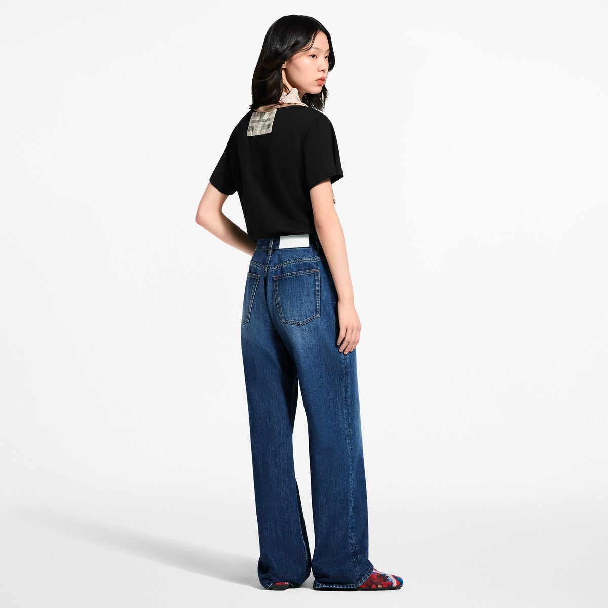 Trunk Scarf T-Shirt